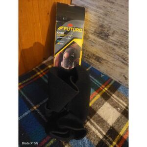 3M Futuro Knee Sport Support Adjustable Moderate Support #09039 distressed box